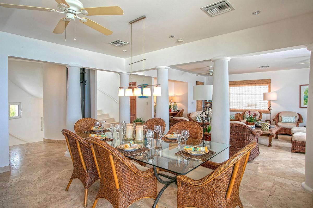 Villa Rental St Martin - Dining table